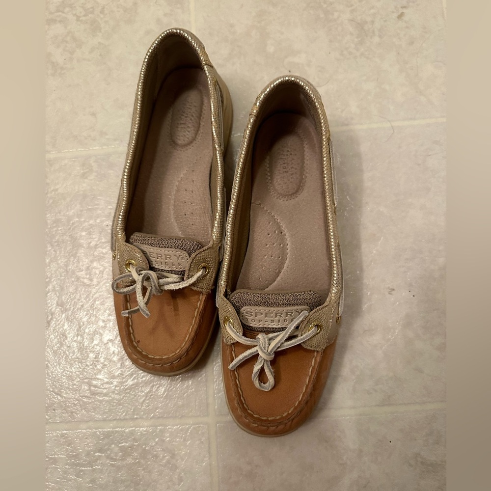 Women’s size 7 tan sperrys